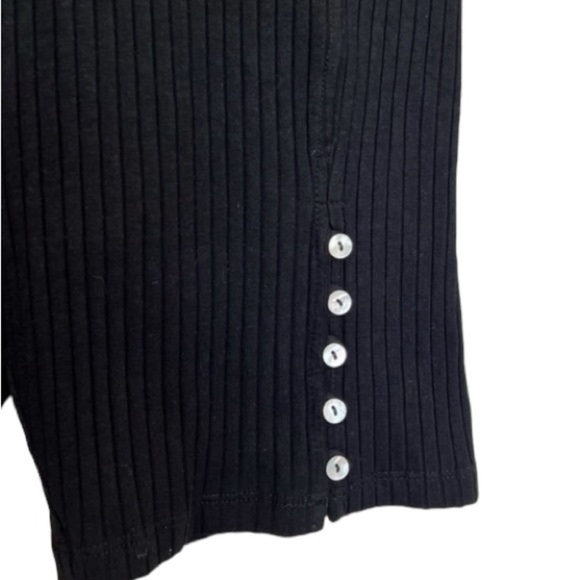 Zara Knit Ribbed Biker Shorts With Button Up Leg Detail For A More Updated Look - Picture 4 of 6